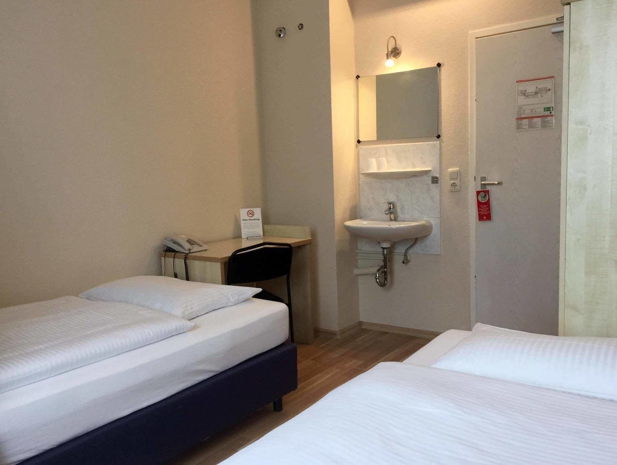 Enjoy Hostel Berlin City West Zewnętrze zdjęcie